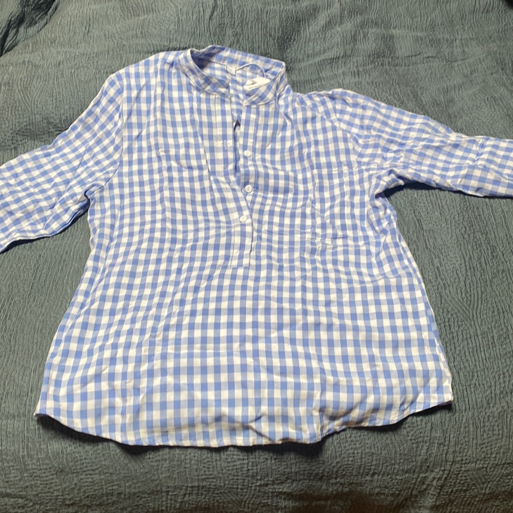 NWT Blue and white checkered half-button front shirt medium